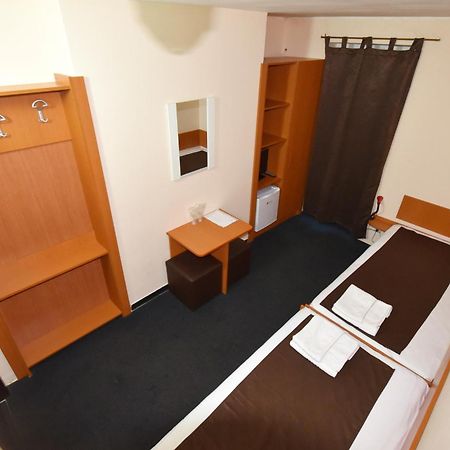 Fagaras Hostel เอโฟริเอนอร์ด ภายนอก รูปภาพ