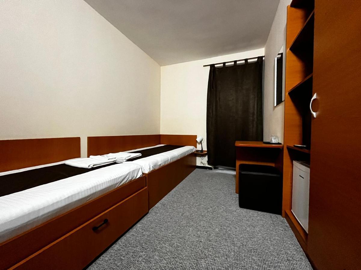Fagaras Hostel เอโฟริเอนอร์ด ภายนอก รูปภาพ