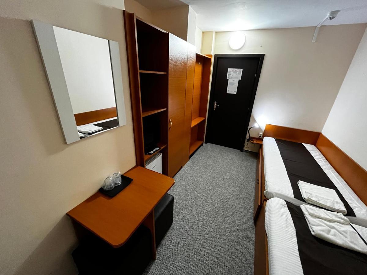 Fagaras Hostel เอโฟริเอนอร์ด ภายนอก รูปภาพ