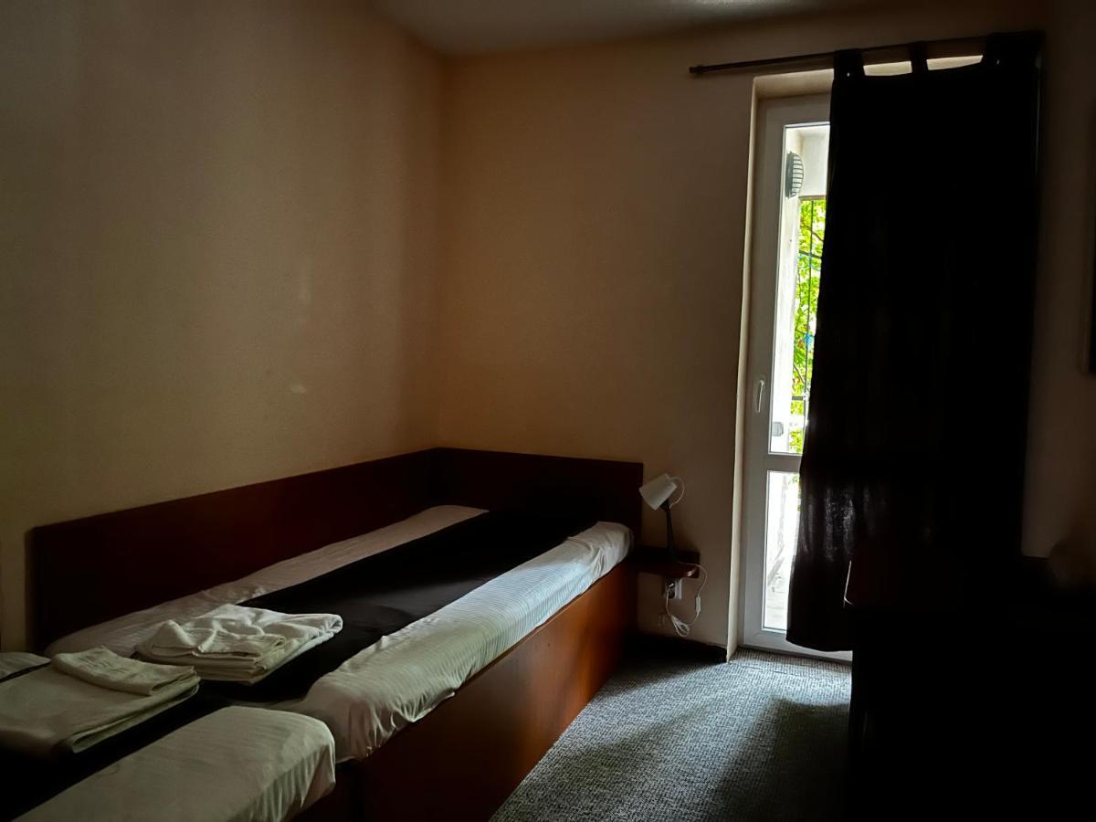 Fagaras Hostel เอโฟริเอนอร์ด ภายนอก รูปภาพ