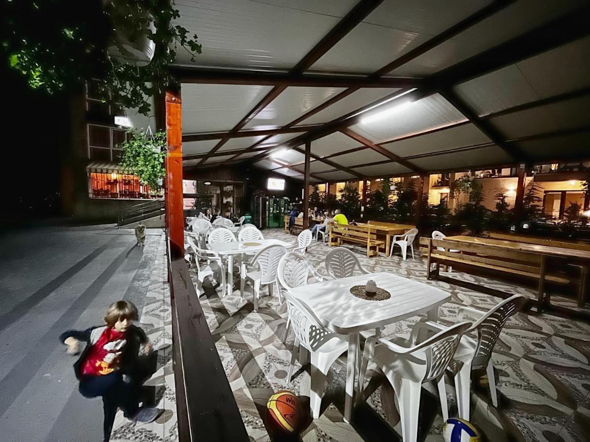 Fagaras Hostel เอโฟริเอนอร์ด ภายนอก รูปภาพ