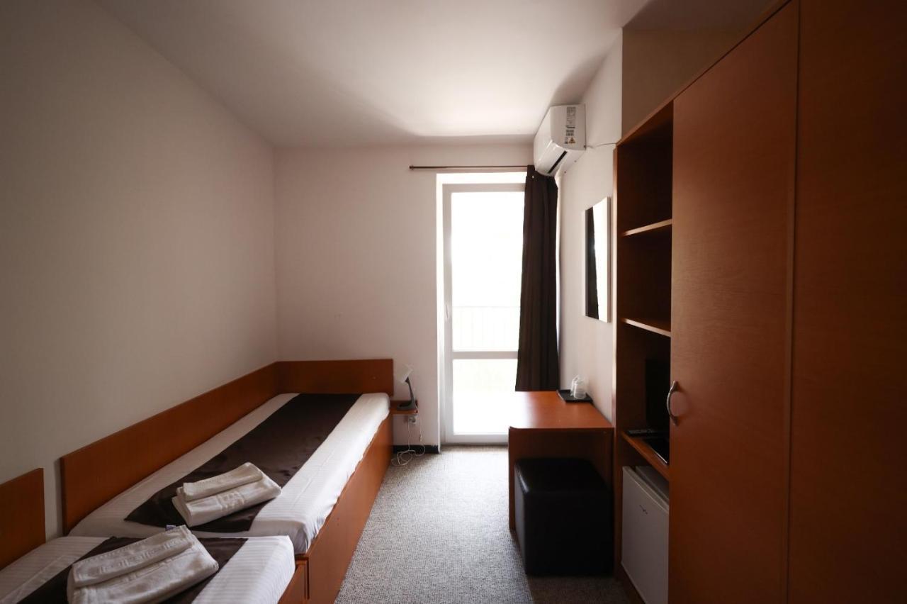 Fagaras Hostel เอโฟริเอนอร์ด ภายนอก รูปภาพ