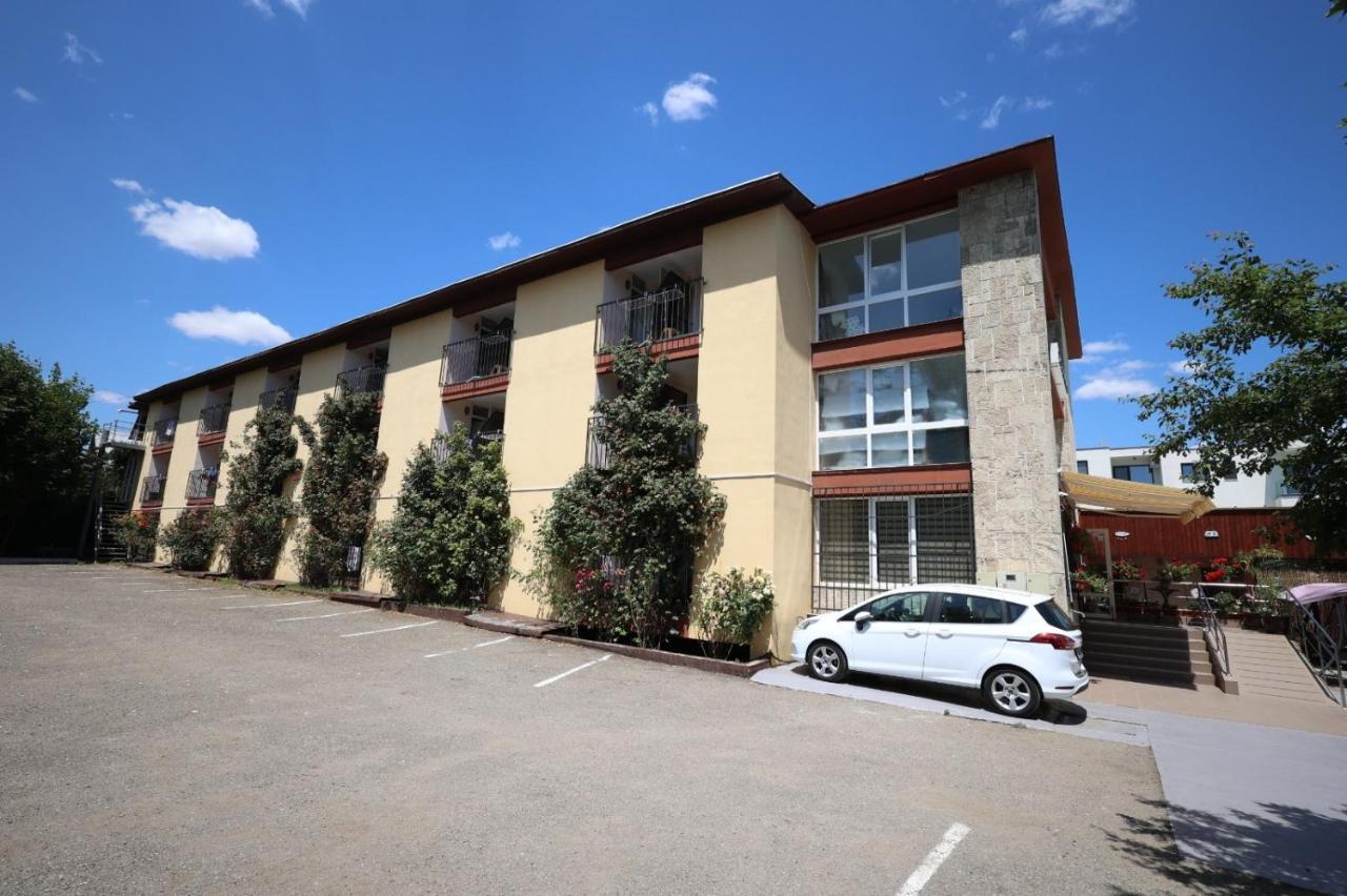 Fagaras Hostel เอโฟริเอนอร์ด ภายนอก รูปภาพ