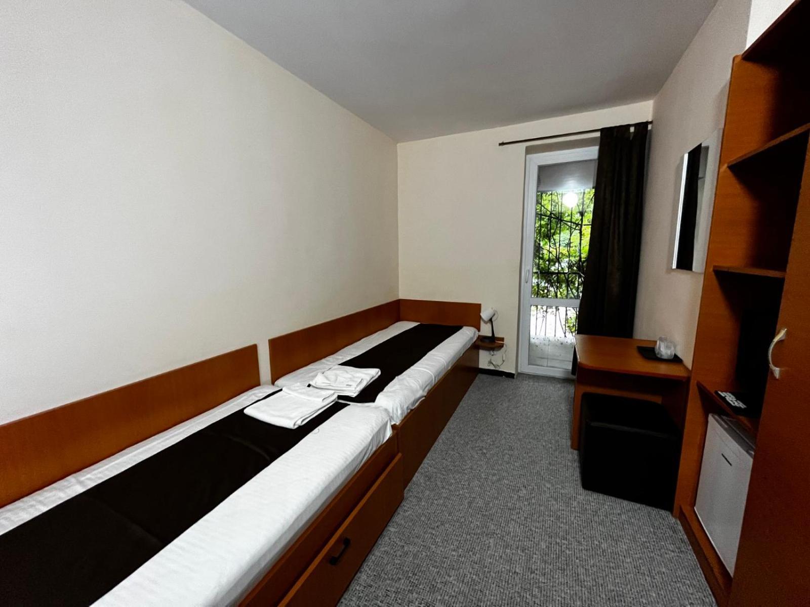 Fagaras Hostel เอโฟริเอนอร์ด ภายนอก รูปภาพ