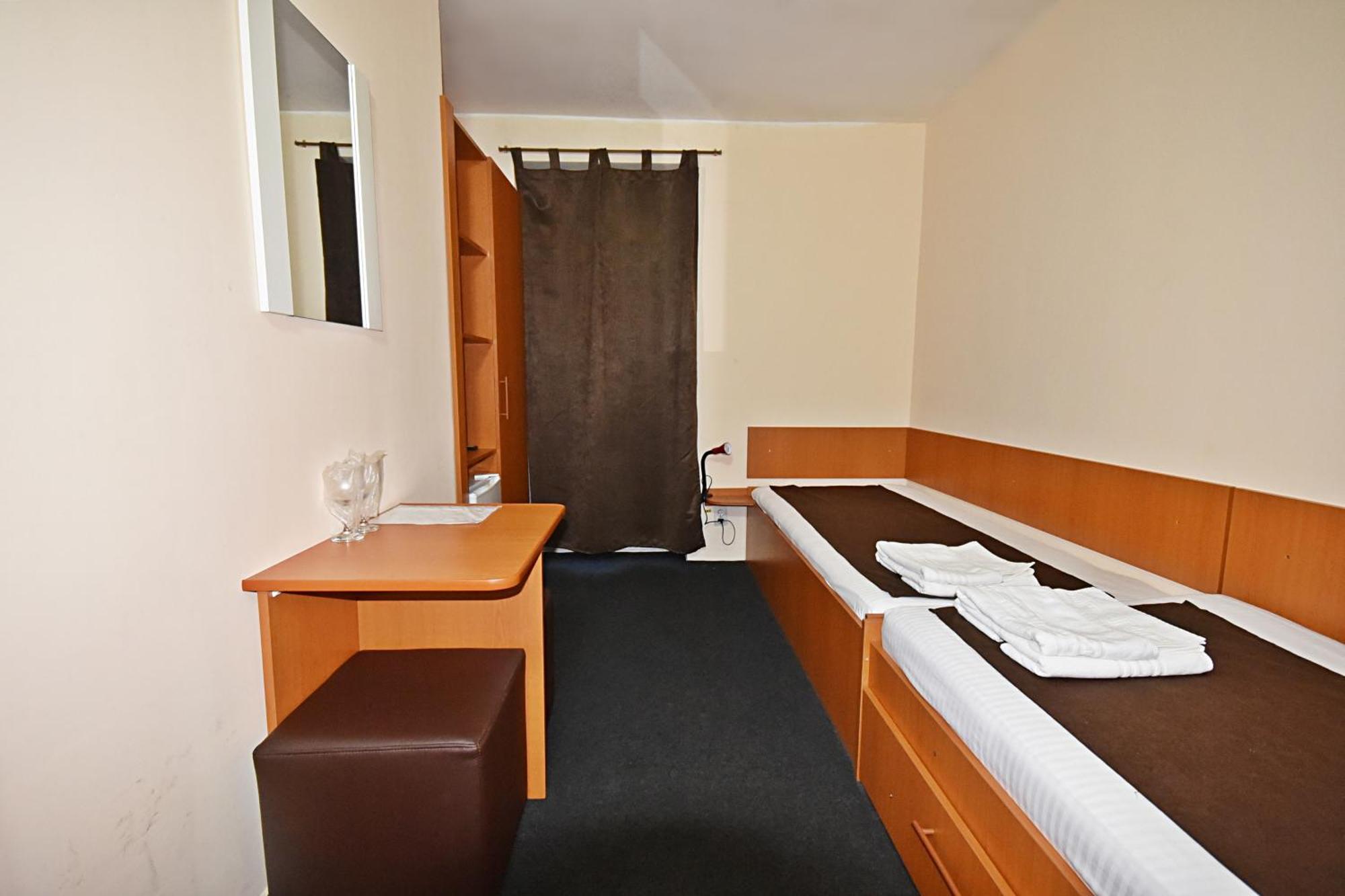 Fagaras Hostel เอโฟริเอนอร์ด ภายนอก รูปภาพ
