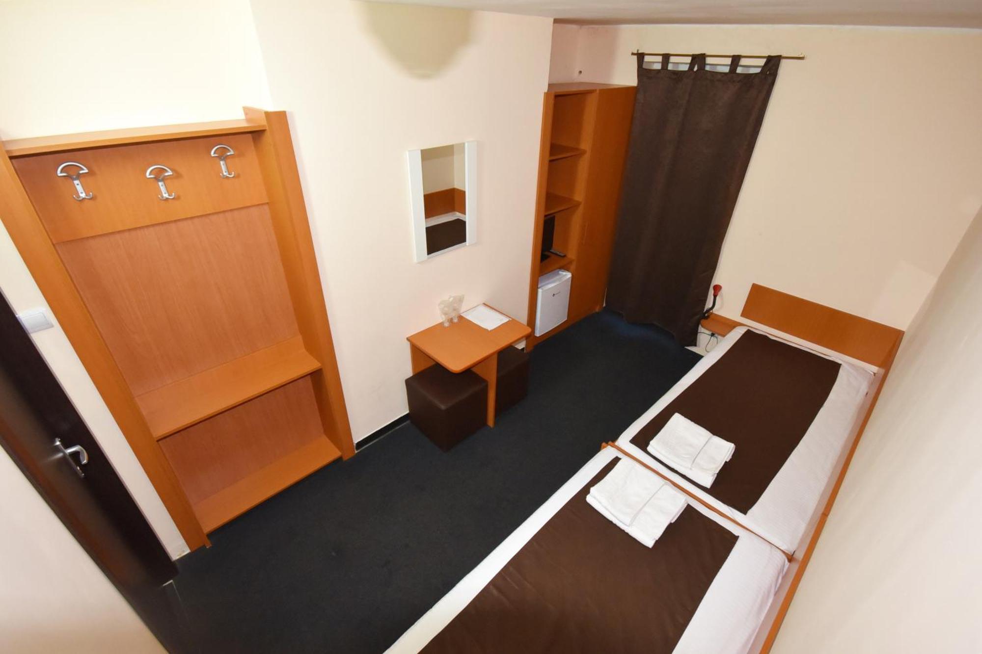 Fagaras Hostel เอโฟริเอนอร์ด ภายนอก รูปภาพ